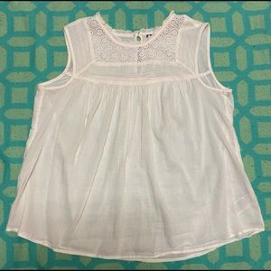 Old Navy sleeveless top. Size L.